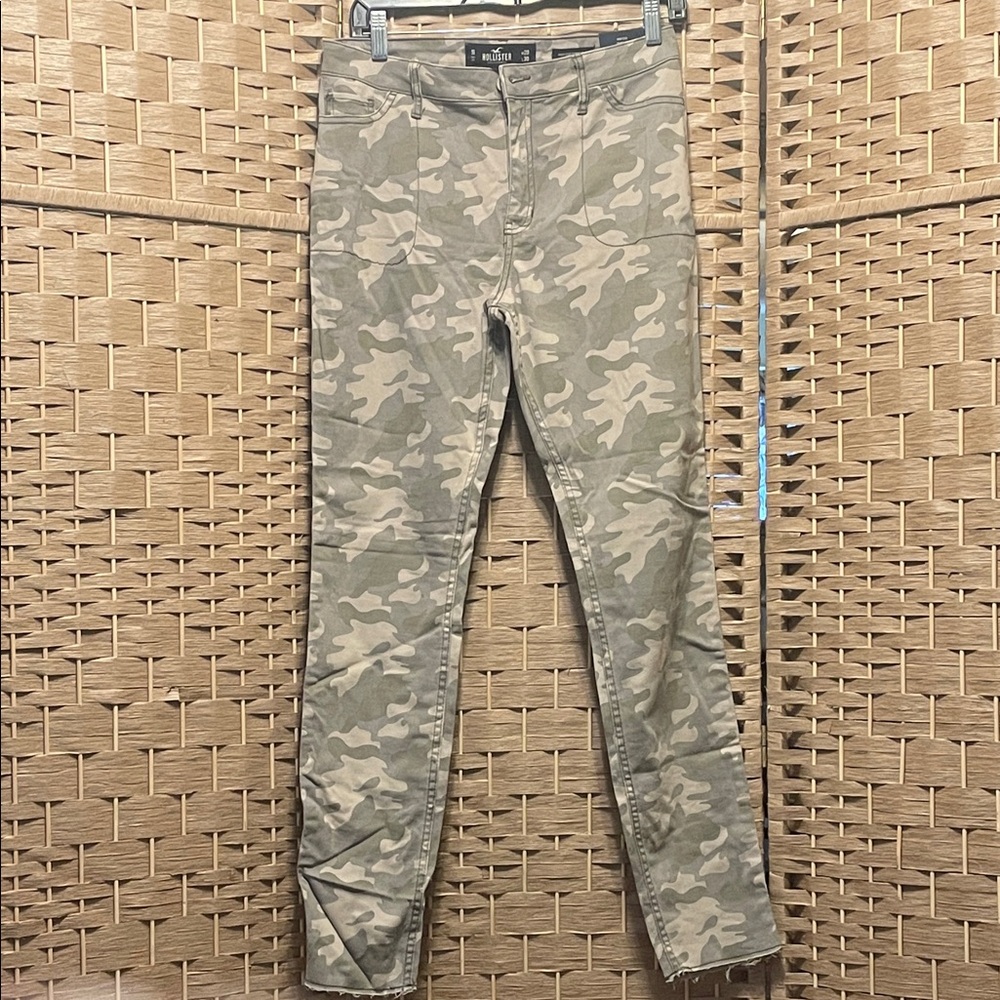 Hollister Women's Green Camouflage Skinny Jeans